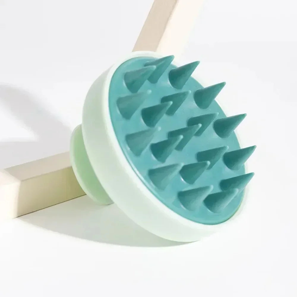 Brosse Shampoing Anti-Pelliculaire : L'Accessoire Essentiel pour un Cuir Chevelu Sain, à Compléter avec Notre Huile Purifiante.